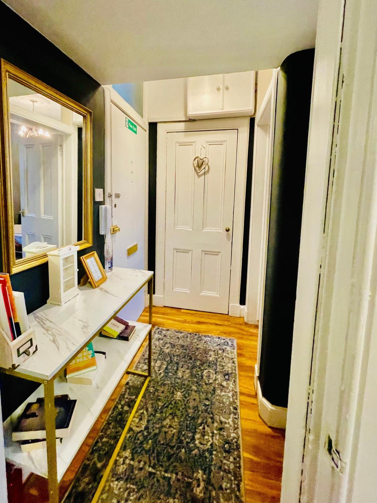 Glamours Stylish Victorian Near Centre Apartment