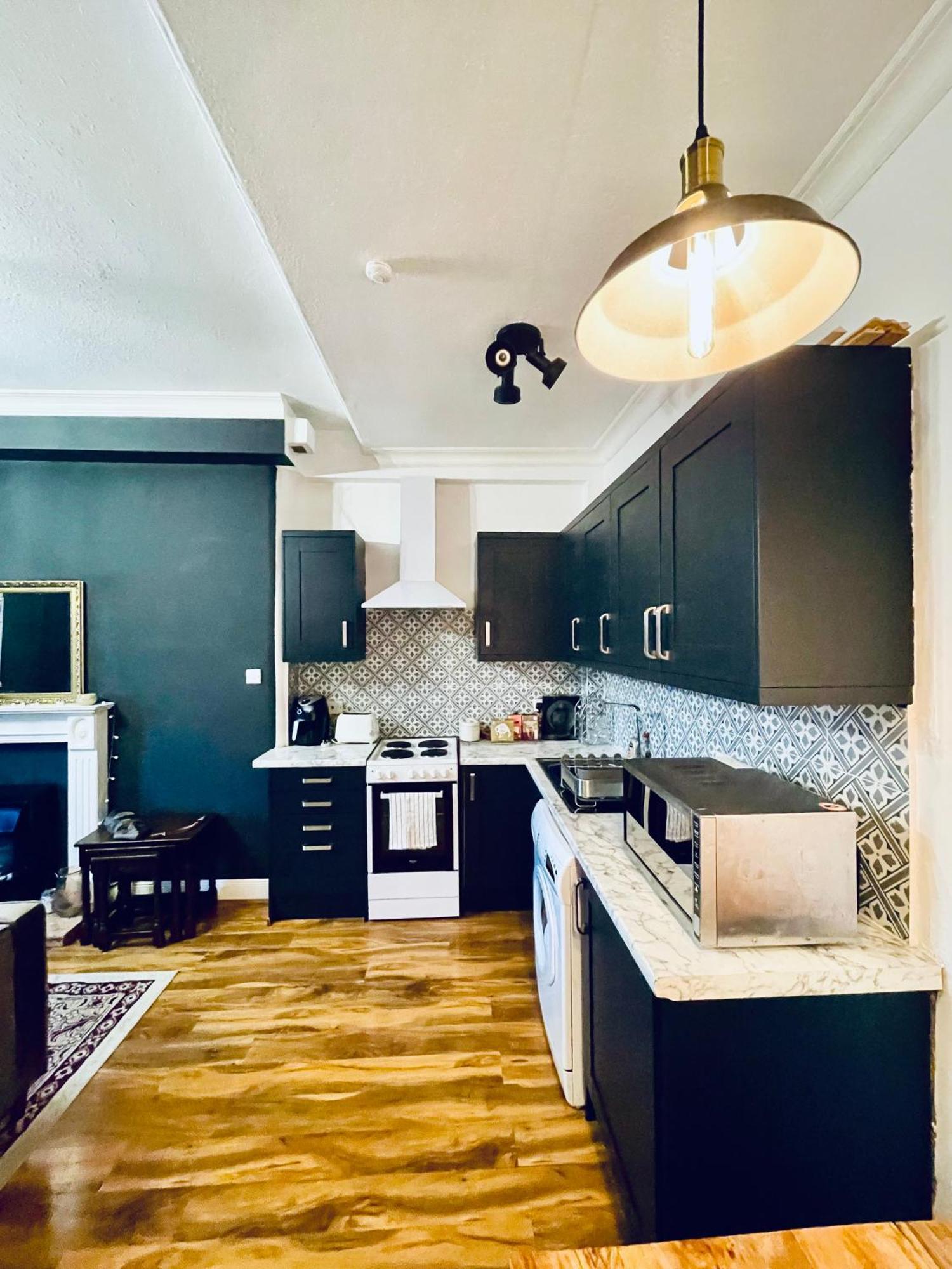 Glamours Stylish Victorian Near Centre Apartment